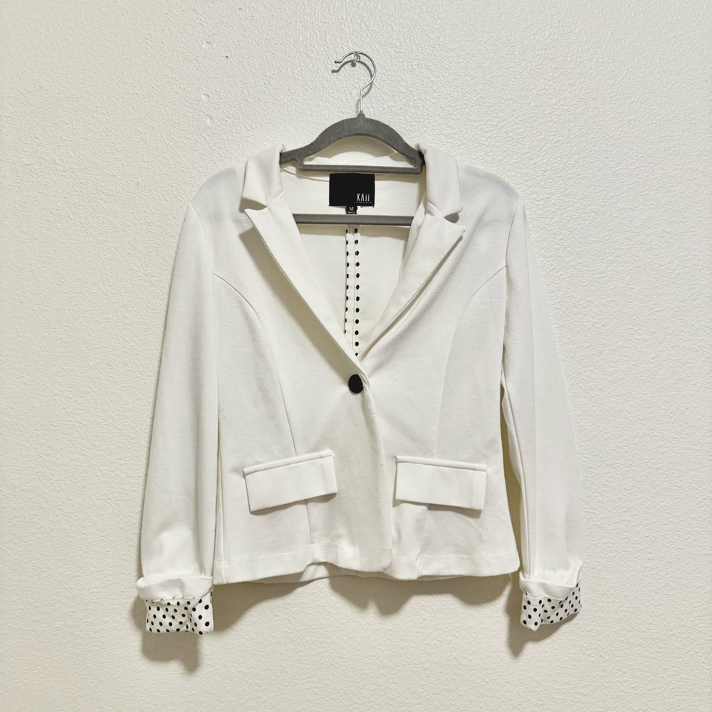 White blazer w Polka dot accent Sz M